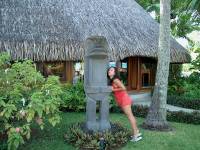 bora bora statue 